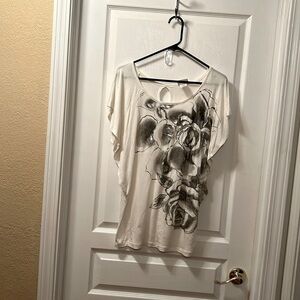 Pretty Good  Women's top white and gray Short sleeve shirt - Size M